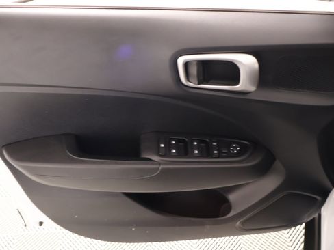 Used 2026 Hyundai Venue SE FWD image 14