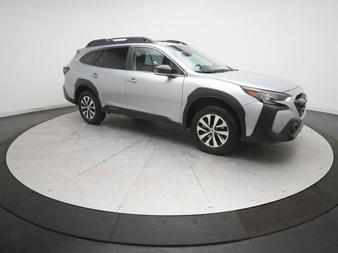 Used 2025 Subaru Outback Premium image 13