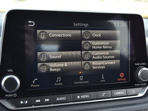 Used 2024 Nissan Rogue SV image 13