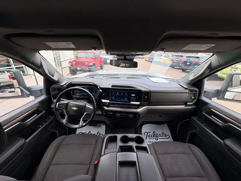 Used 2025 Chevrolet Silverado 2500 LT AWD/4WD image 17