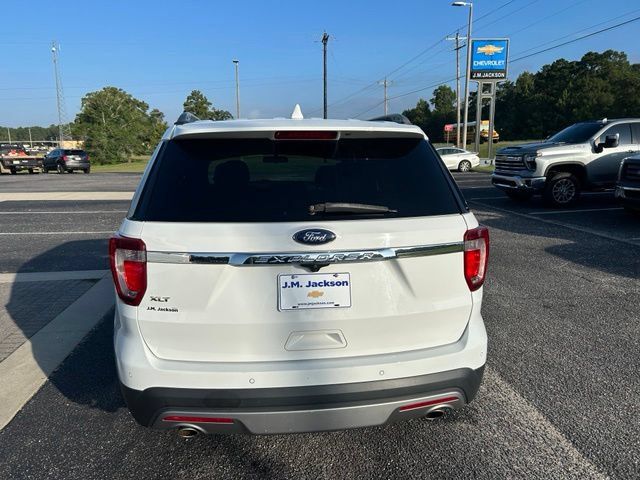 Used 2017 Ford Explorer XLT FWD image 5
