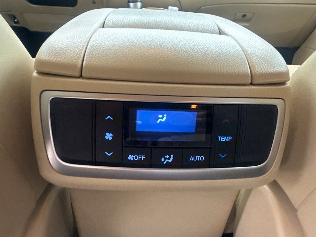 Used 2019 Toyota Highlander Limited FWD image 17