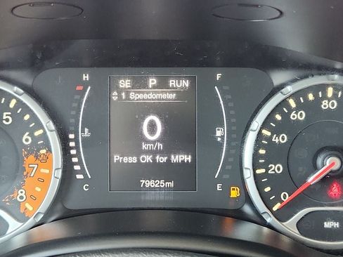 Certified 2017 Jeep Renegade Altitude FWD image 30