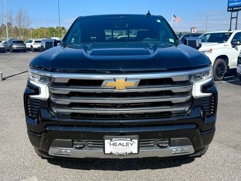 Used 2024 Chevrolet Silverado 1500 High Country w/ Technology Package AWD/4WD image 2