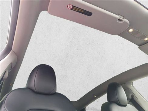 Used 2023 Tesla Model Y Performance image 14