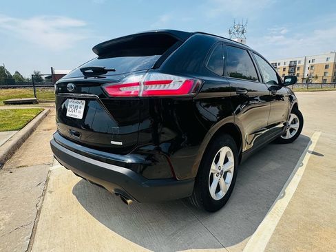 Used 2020 Ford Edge SE FWD image 3