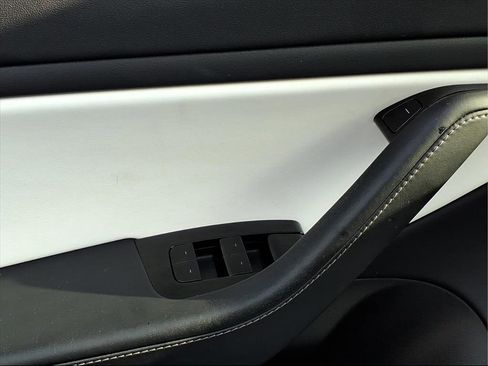 Used 2019 Tesla Model 3 image 14