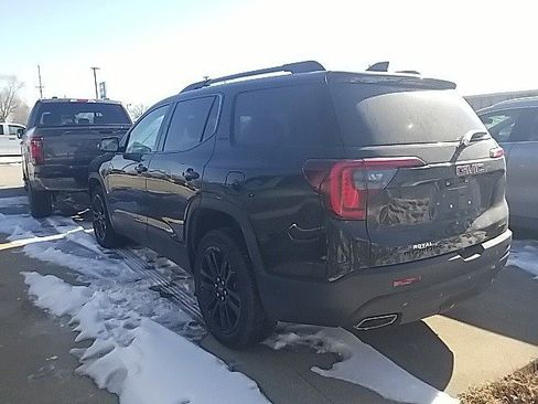 Certified 2023 GMC Acadia SLT w/ Elevation Edition image 5