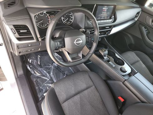 Used 2025 Nissan Rogue SV AWD/4WD image 12