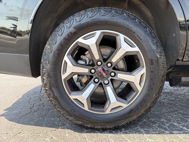 Used 2025 GMC Yukon AT4 Ultimate AWD/4WD image 17