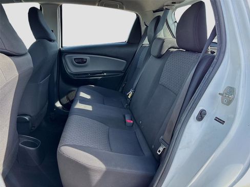 Used 2017 Toyota Yaris L image 23
