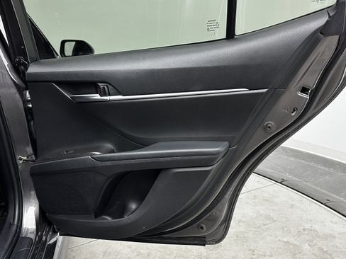 Used 2022 Toyota Camry SE image 30