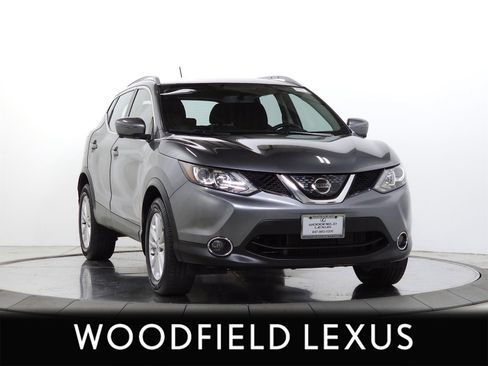 Used 2018 Nissan Rogue Sport SV w/ SV Technology Package AWD/4WD image 1