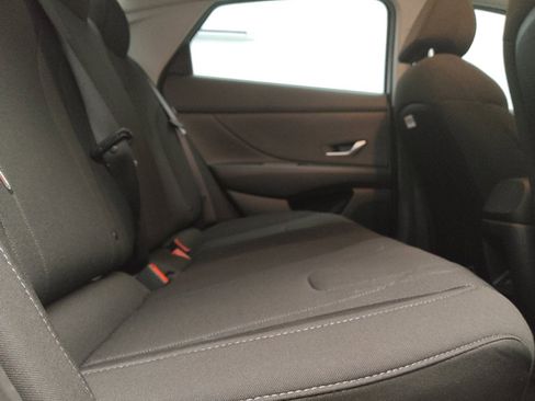 Used 2025 Hyundai Elantra SE FWD image 19