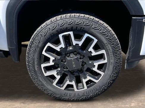 Used 2025 GMC Sierra 2500 AT4 w/ AT4 Premium Plus Package AWD/4WD image 33