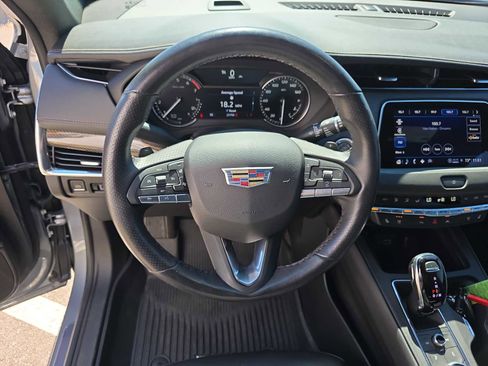 Used 2023 Cadillac XT4 Sport image 9