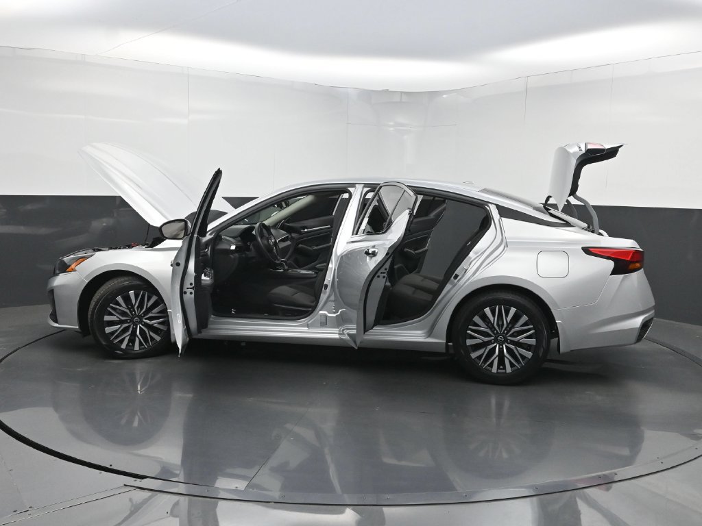 Used 2023 Nissan Altima 2.5 SV FWD image 33