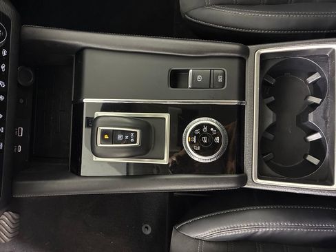 Used 2022 Mitsubishi Outlander SE image 23