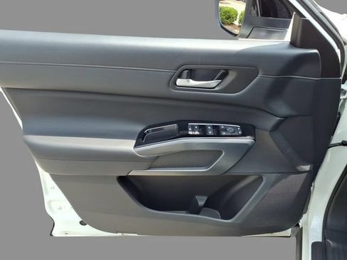 Certified 2023 Nissan Pathfinder SL AWD/4WD image 17
