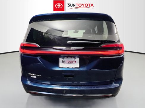 Used 2023 Chrysler Pacifica Touring-L FWD image 5
