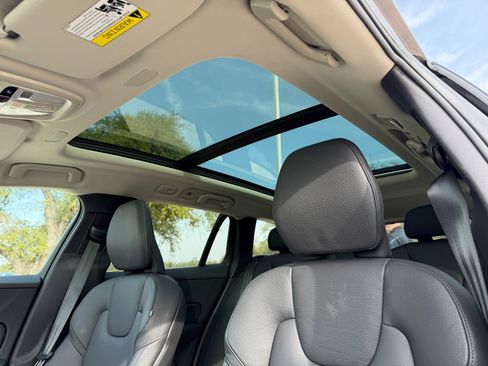 Certified 2025 Volvo V60 B5 Cross Country Plus image 23