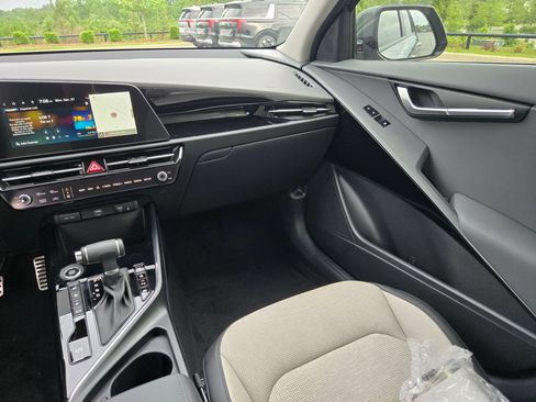 New 2026 Kia Niro SX Touring FWD image 11