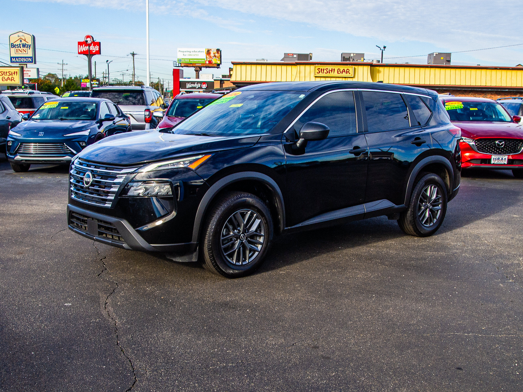 Used 2024 Nissan Rogue S FWD image 3