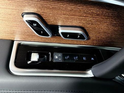 New 2025 Land Rover Range Rover Autobiography image 23