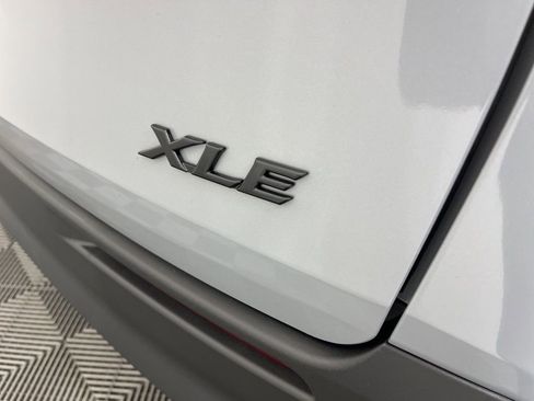 Used 2025 Toyota Sienna XLE Woodland Edition image 20