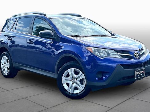 Used 2014 Toyota RAV4 LE FWD image 2