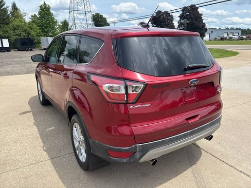 Used 2017 Ford Escape SE w/ SE Cold Weather Package AWD/4WD image 5