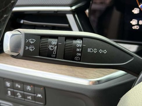 Certified 2025 Chevrolet Tahoe High Country AWD/4WD image 21