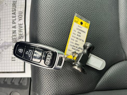 Used 2024 Audi Q8 Premium Plus w/ Premium Plus Package image 31