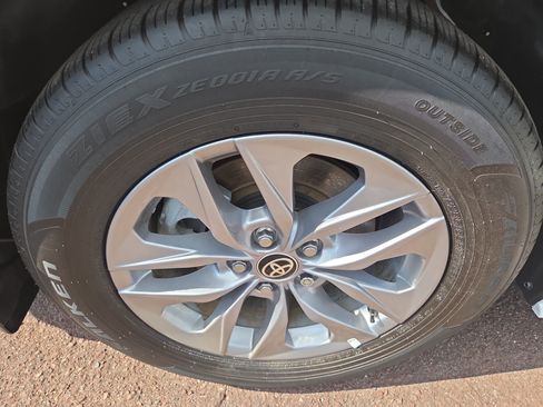 Certified 2025 Toyota Sienna LE w/ LE Plus Package AWD/4WD image 10