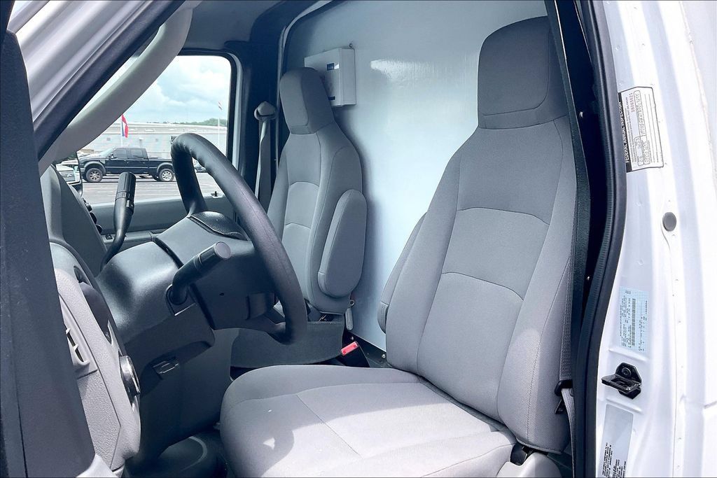New 2024 Ford E-450 and Econoline 450 Super Duty w/ Driver's Safety Package RWD image 9