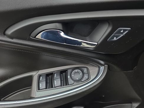 Used 2016 Chevrolet Malibu Hybrid w/ Leather Package FWD image 18