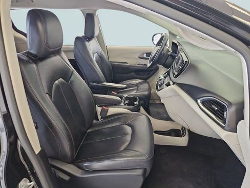 Used 2017 Chrysler Pacifica Touring-L FWD image 28