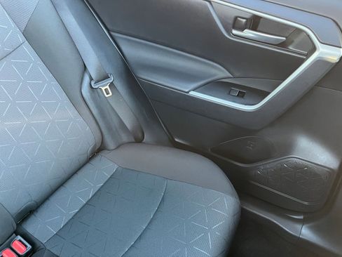 Used 2025 Toyota RAV4 XLE image 40