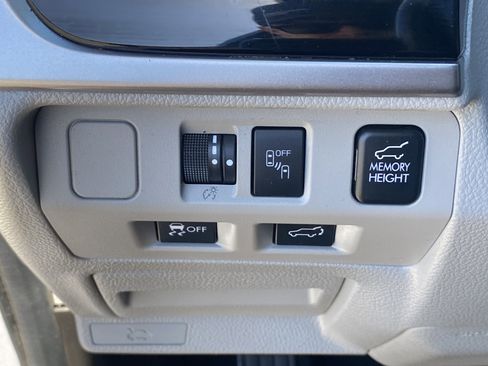 Used 2017 Subaru Forester 2.5i Limited w/ Popular Package #2 AWD/4WD image 14