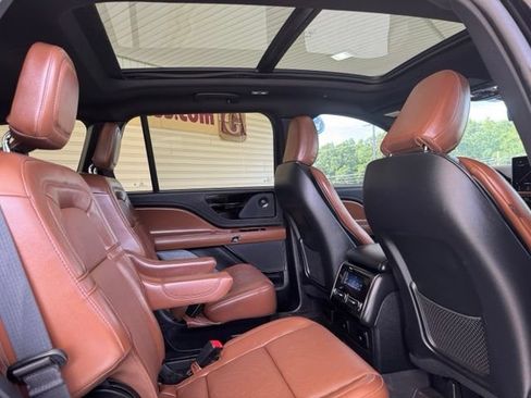 Used 2022 Lincoln Aviator Reserve w/ Equipment Group 201A AWD/4WD image 5