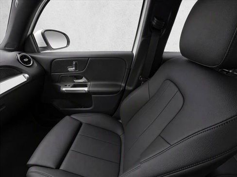 Used 2026 Mercedes-Benz GLB 250 image 24