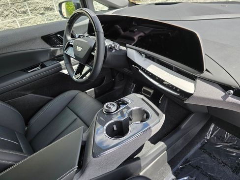 Used 2026 Cadillac Optiq Luxury 2 AWD/4WD image 18