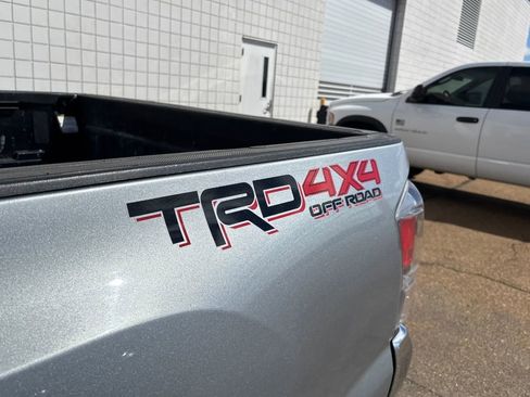 Used 2022 Toyota Tacoma TRD Off-Road AWD/4WD image 34