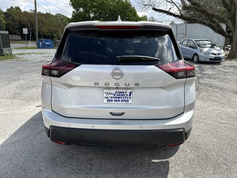 Used 2025 Nissan Rogue SV image 4