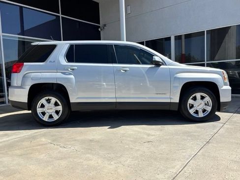 Used 2016 GMC Terrain SLE FWD image 2