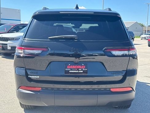 Used 2025 Jeep Grand Cherokee L Limited w/ Black Appearance Package AWD/4WD image 4