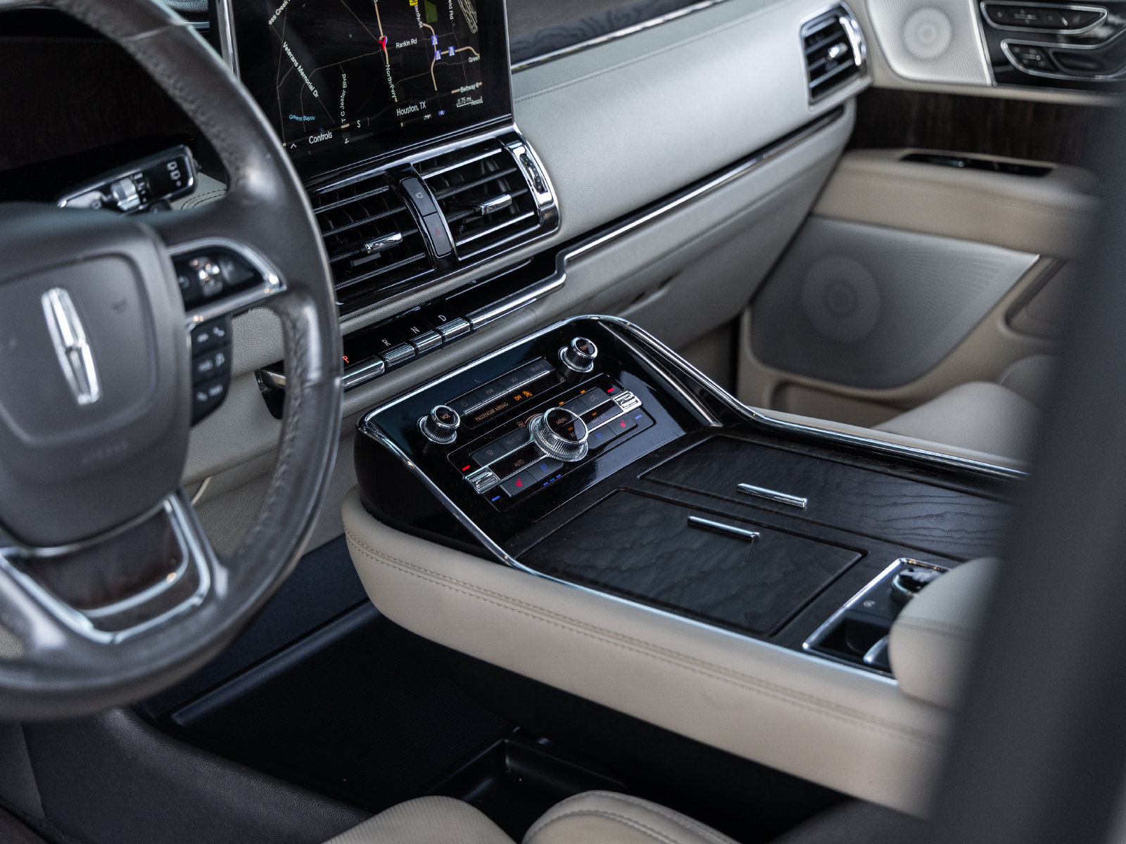 Used 2021 Lincoln Navigator Reserve w/ Luxury Package RWD image 26