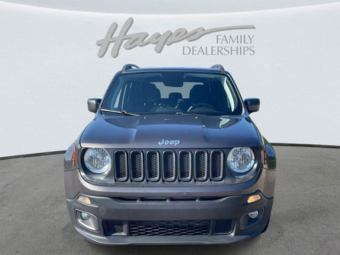 Used 2018 Jeep Renegade Latitude FWD image 10