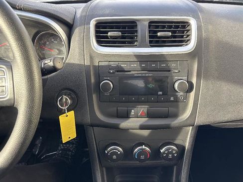 Used 2012 Dodge Avenger SE image 9