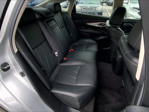 Used 2015 INFINITI Q70 3.7 w/ Deluxe Touring Package image 20